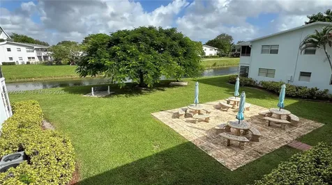 306 Newport T Deerfield Beach FL 33442