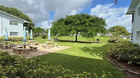 306 Newport T Deerfield Beach FL 33442