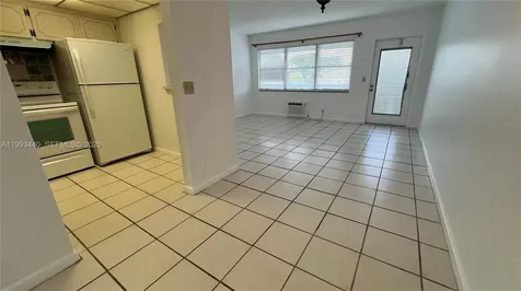 306 Newport T Deerfield Beach FL 33442