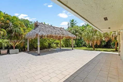 7997 SW 76th Avenue Miami FL 33143