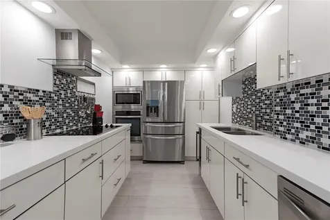 1621 Collins Avenue Miami Beach FL 33139