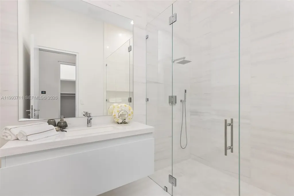 2560 Del Lago Drive Fort Lauderdale FL 33316