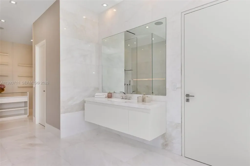 2560 Del Lago Drive Fort Lauderdale FL 33316