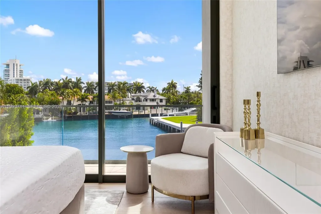 2560 Del Lago Drive Fort Lauderdale FL 33316