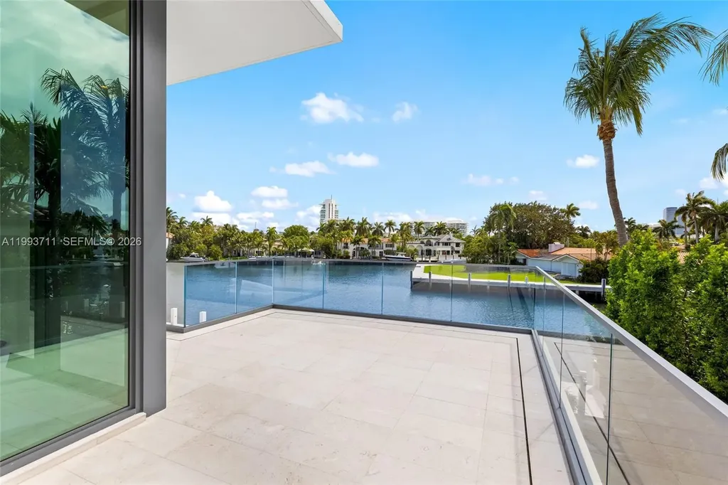2560 Del Lago Drive Fort Lauderdale FL 33316