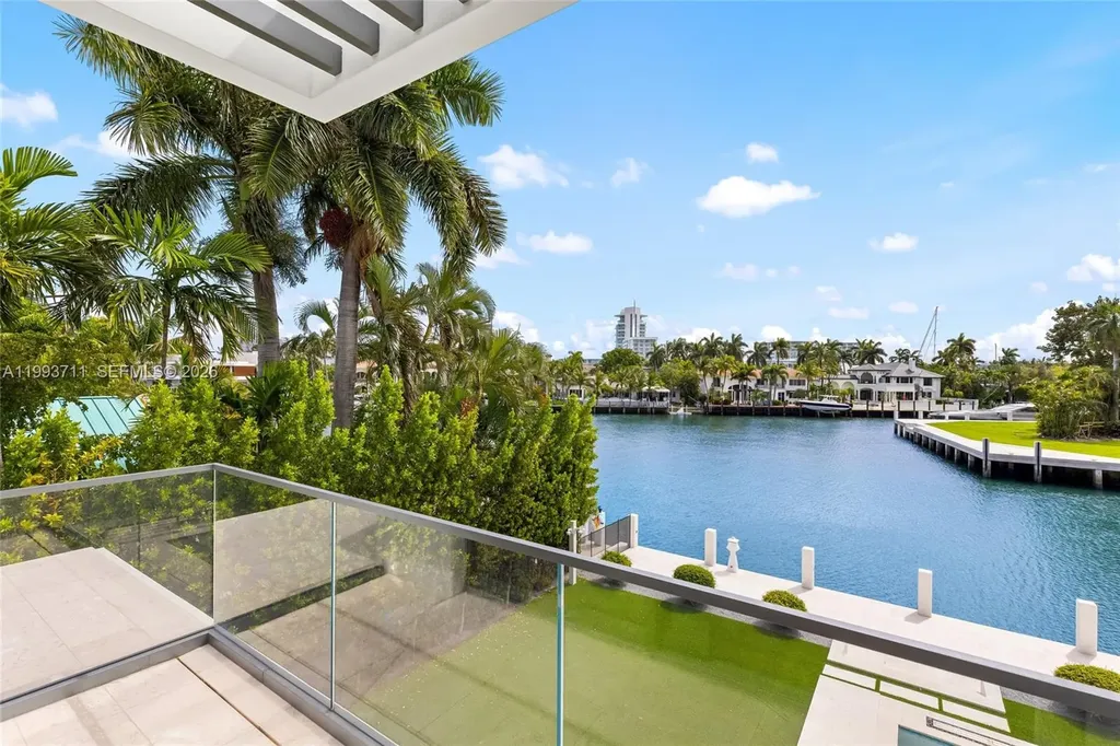 2560 Del Lago Drive Fort Lauderdale FL 33316