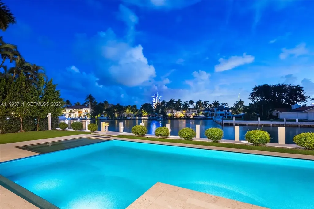 2560 Del Lago Drive Fort Lauderdale FL 33316