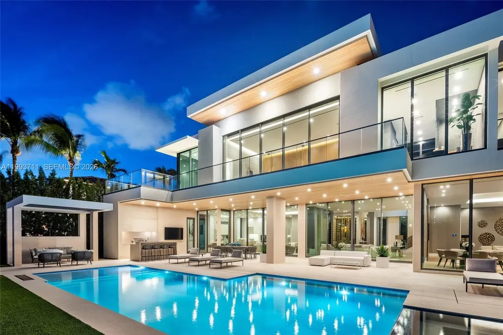 2560 Del Lago Drive Fort Lauderdale FL 33316