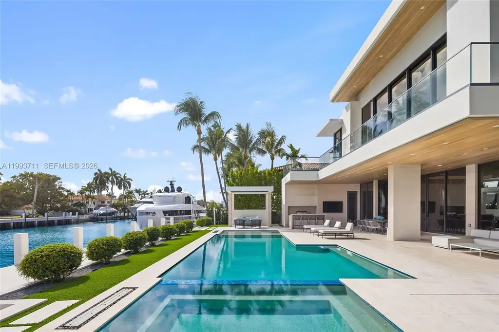 2560 Del Lago Drive Fort Lauderdale FL 33316