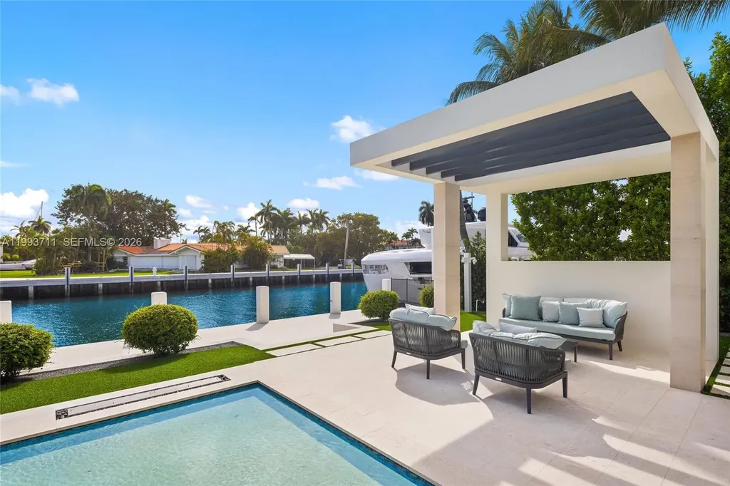 2560 Del Lago Drive Fort Lauderdale FL 33316