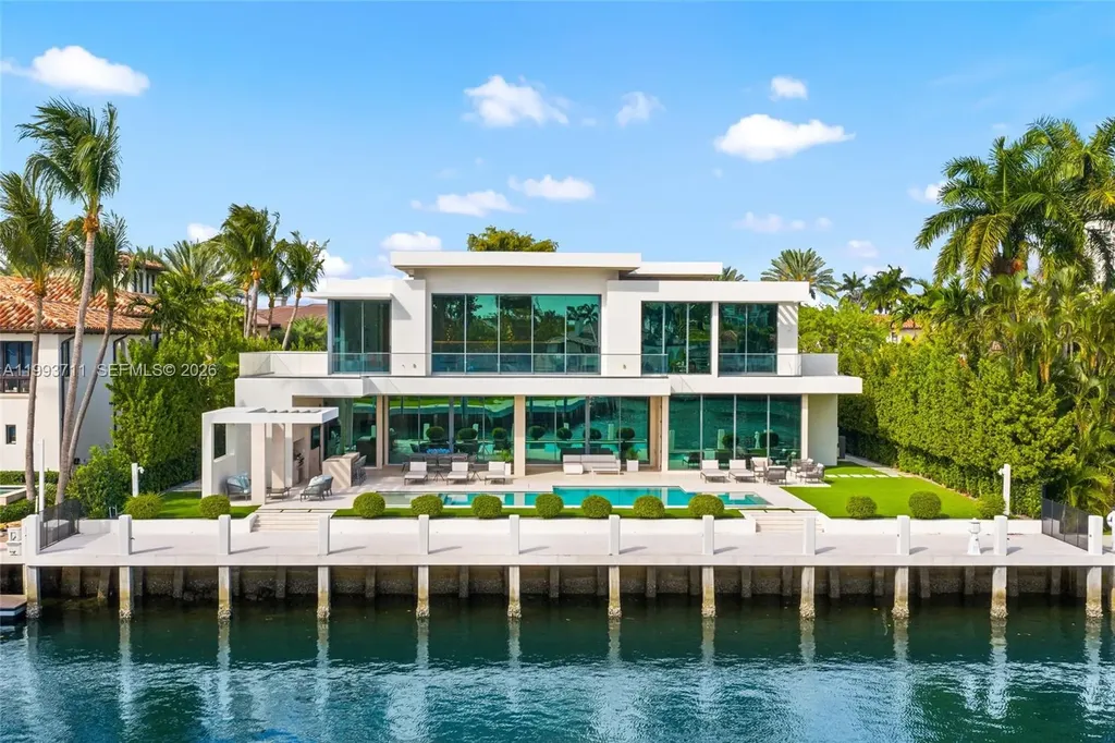 2560 Del Lago Drive Fort Lauderdale FL 33316