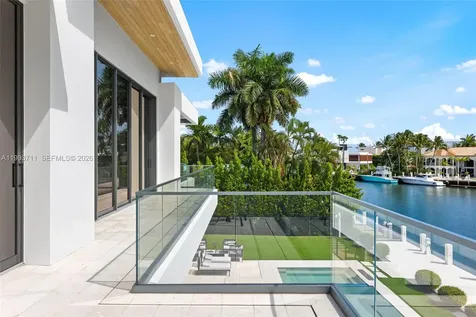 2560 Del Lago Drive Fort Lauderdale FL 33316