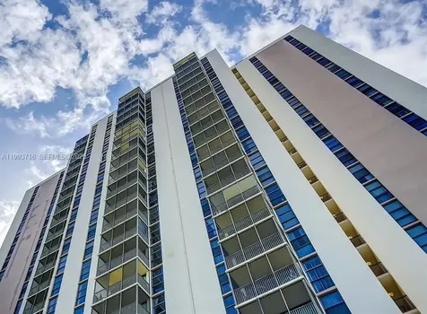 20301 W Country Club Drive Aventura FL 33180