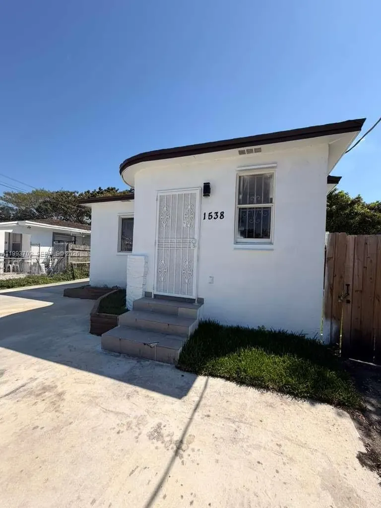 1538 NW 66 Street Miami FL 33147