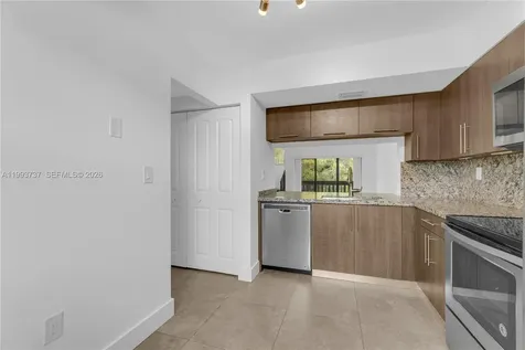 425 W Park Drive Miami FL 33172