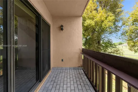 425 W Park Drive Miami FL 33172