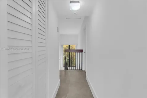 425 W Park Drive Miami FL 33172