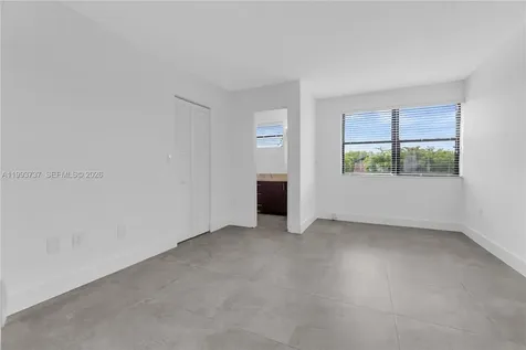 425 W Park Drive Miami FL 33172