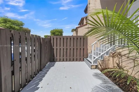425 W Park Drive Miami FL 33172
