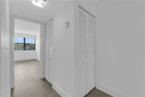 425 W Park Drive Miami FL 33172