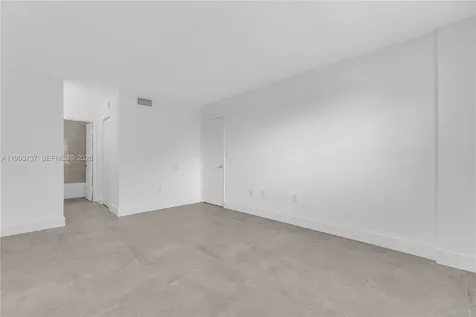 425 W Park Drive Miami FL 33172