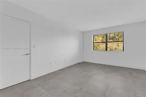 425 W Park Drive Miami FL 33172