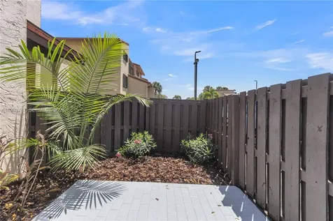 425 W Park Drive Miami FL 33172
