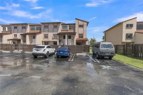 425 W Park Drive Miami FL 33172