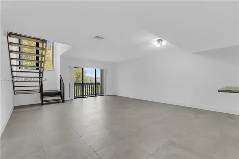 425 W Park Drive Miami FL 33172