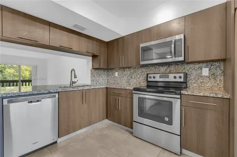 425 W Park Drive Miami FL 33172