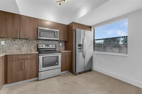 425 W Park Drive Miami FL 33172