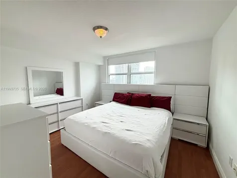 31 SE 5th Street Miami FL 33131