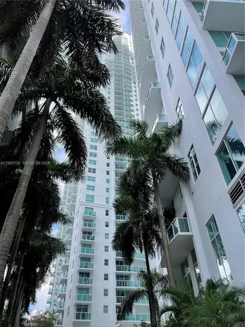 31 SE 5th Street Miami FL 33131