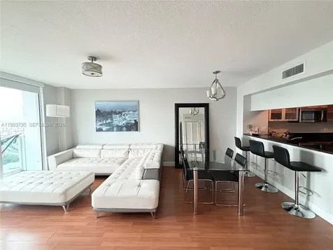 31 SE 5th Street Miami FL 33131