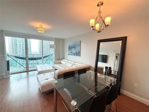 31 SE 5th Street Miami FL 33131