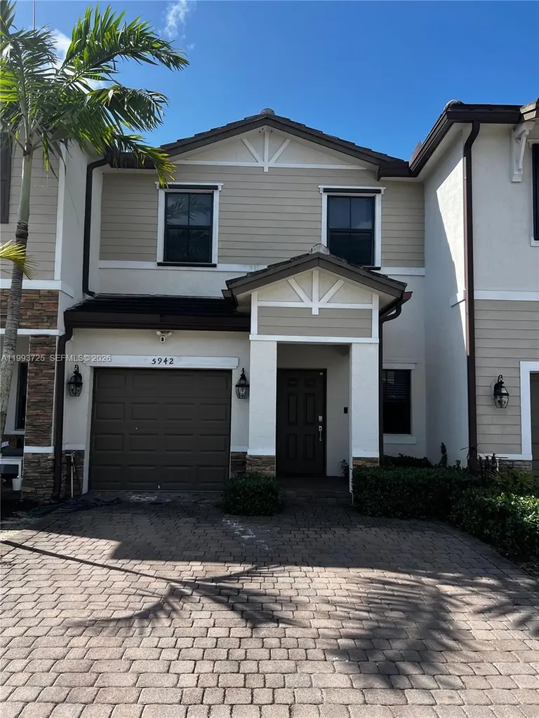 5942 Mustang Manor Davie FL 33314
