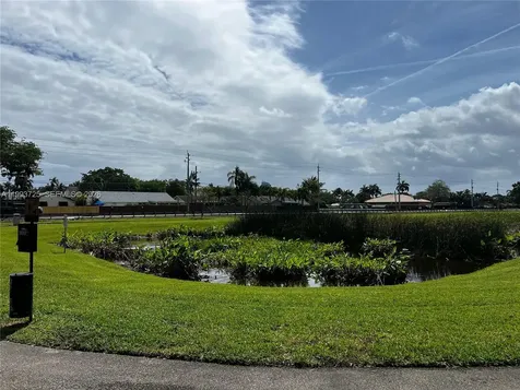 5942 Mustang Manor Davie FL 33314
