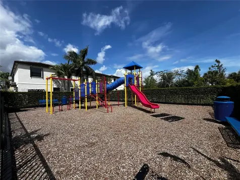 5942 Mustang Manor Davie FL 33314