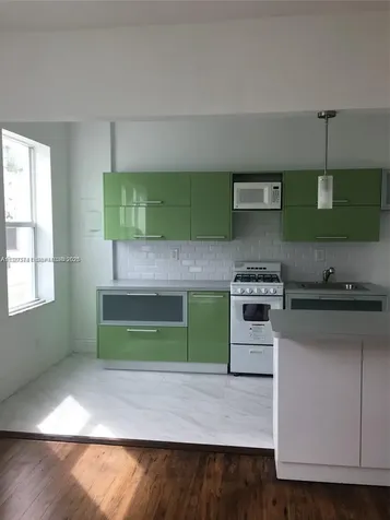 1618 Michigan Avenue Miami Beach FL 33139