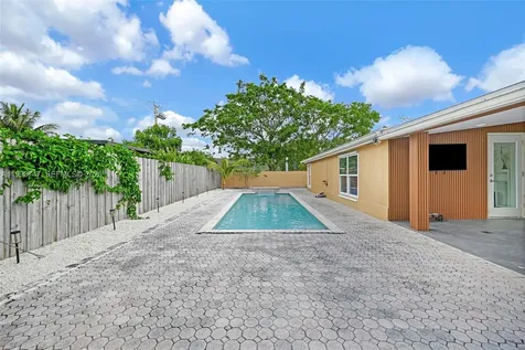 6190 W 14th Avenue Hialeah FL 33012