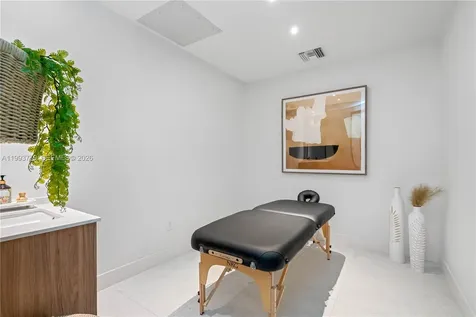16395 Biscayne Boulevard North Miami Beach FL 33160