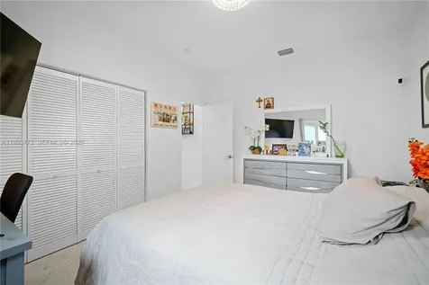 925 NE 4th Street Hallandale Beach FL 33009
