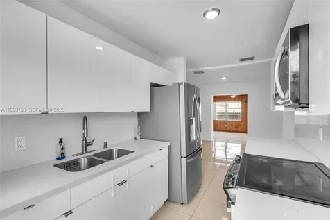 667 E 20th Street Hialeah FL 33013