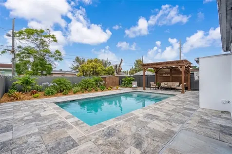667 E 20th Street Hialeah FL 33013