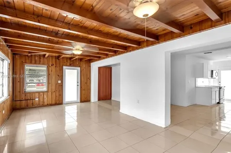 667 E 20th Street Hialeah FL 33013