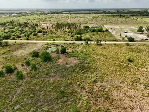 17923 NW 250th Okeechobee FL 34972