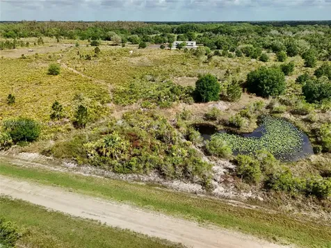 17923 NW 250th Okeechobee FL 34972
