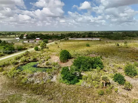 17923 NW 250th Okeechobee FL 34972