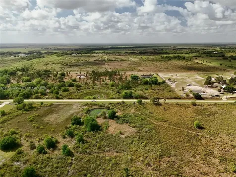 17923 NW 250th Okeechobee FL 34972
