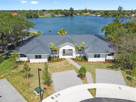4732 SW 87 Court Miami FL 33165